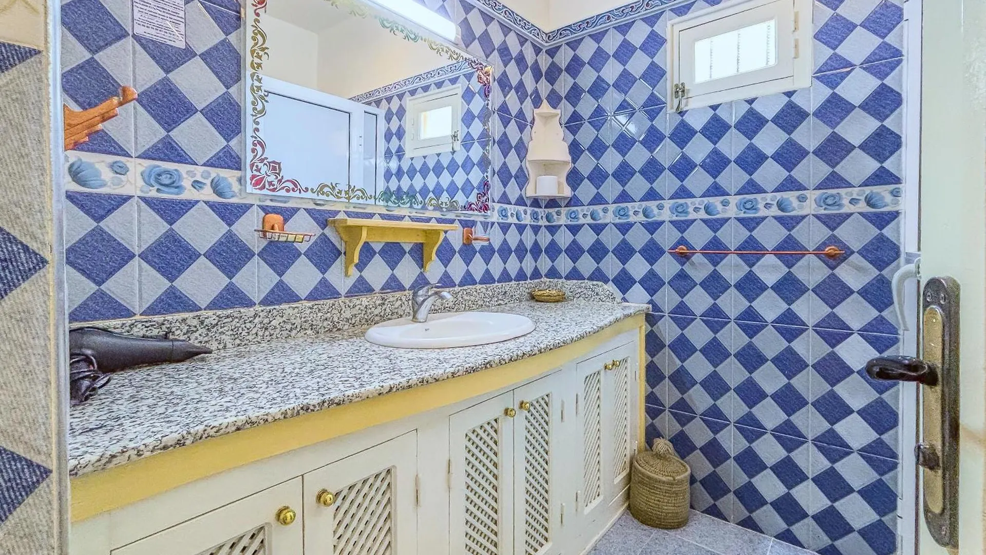 Bed & Breakfast Le Bleu House Bed and Breakfast Sidi Abdallah Ghiat